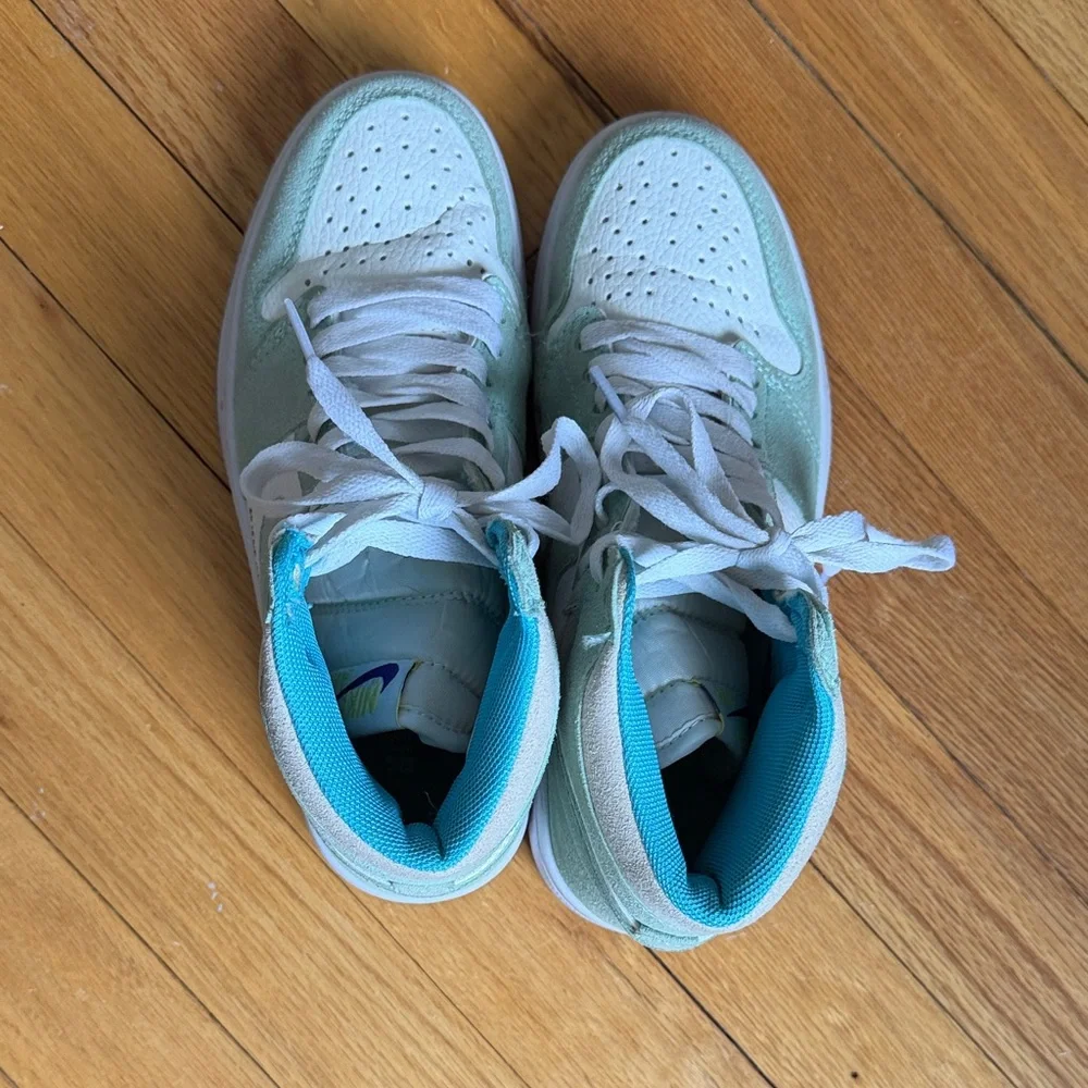 SP 19 Air Jordan 1 High-Top OG Sneakers in Mint and White - Picture 5 of 8